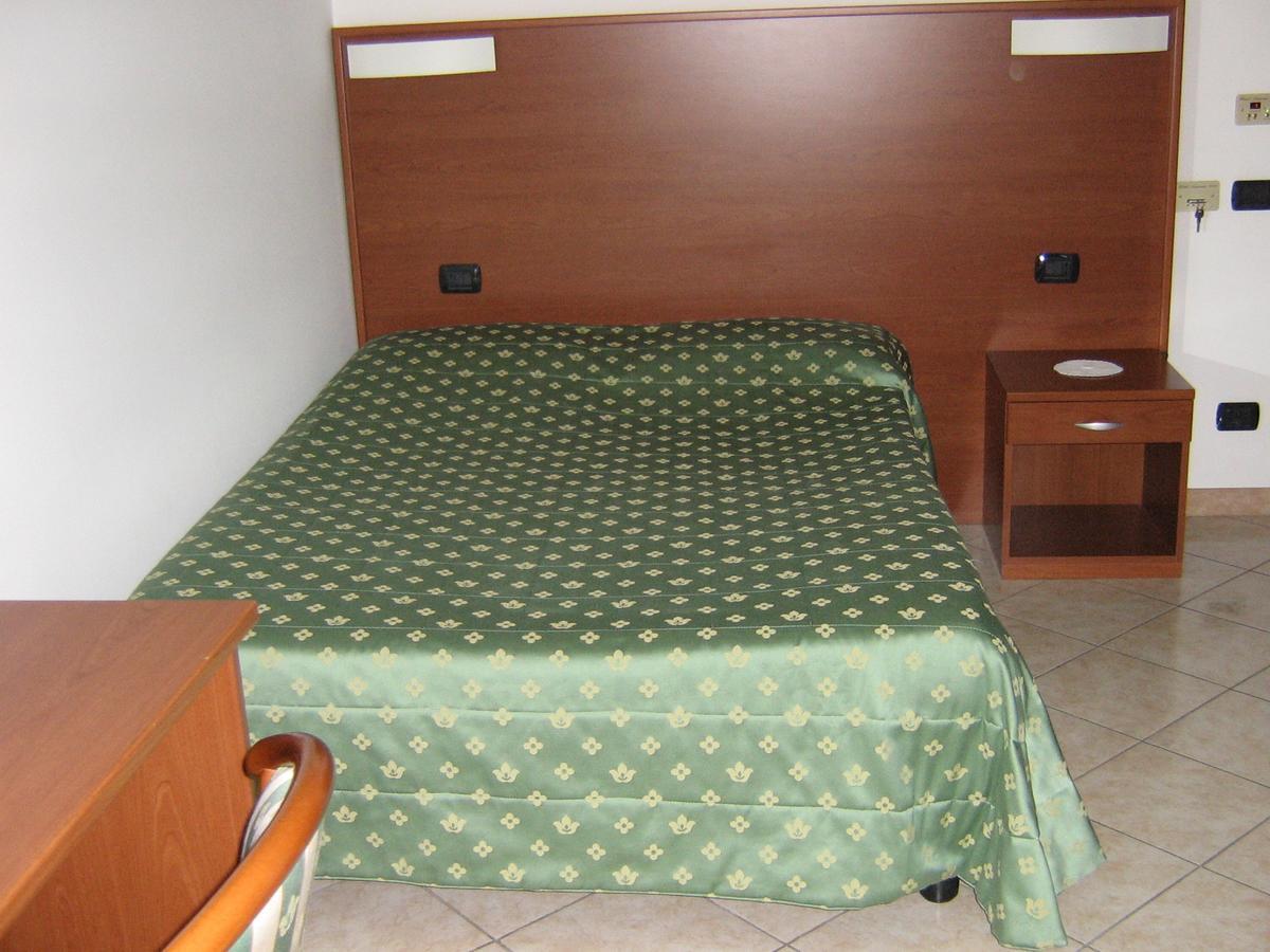 Hotel Sanremo Ceva Chambre photo